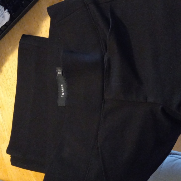 Torrid  black pants elastic waistband  faux zipper 2 side pockets - Picture 1 of 2